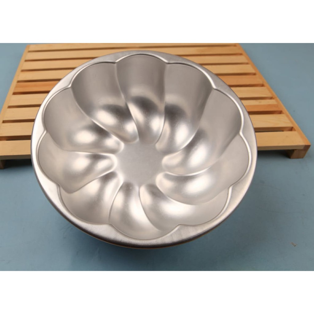 KHUÔN BÁNH NHÔM NHẬP CAO CẤP HÌNH HOA XOẮN 15 CM x CAO 6 CM