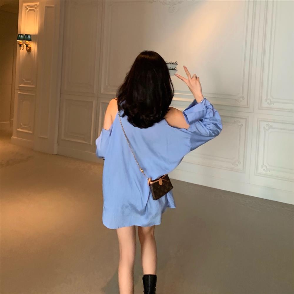 Áo sơ mi dài tay hở vai họa tiết kẻ sọc phong cách mùa hè trẻ trung dành cho nữ