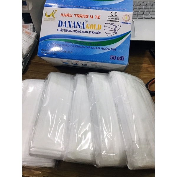 Khẩu trang y tế DANASA 4 lớp kháng khuẩn hộp 50 cái.