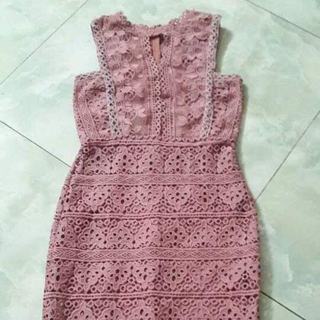 Đầm body ren
