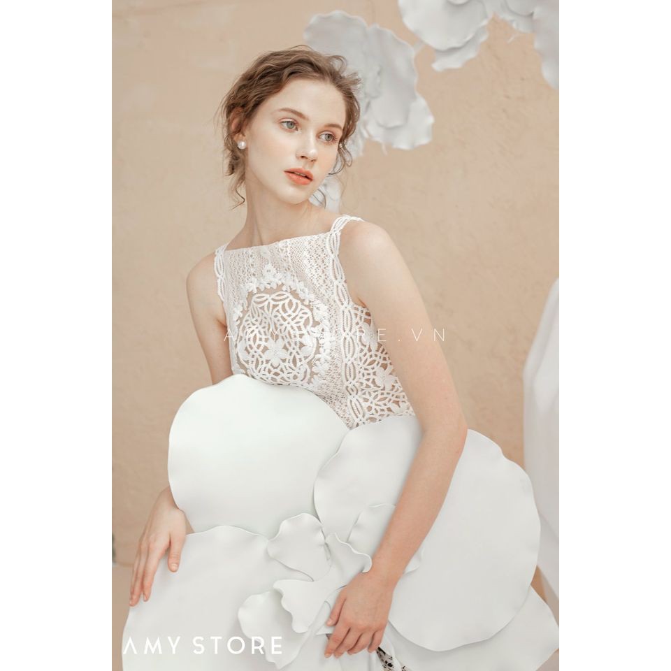 Chân váy ngắn đính hoa xinh xắn | BigBuy360 - bigbuy360.vn