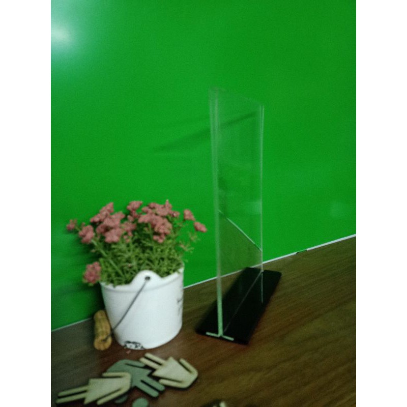 Menu mica A5 15 x 21cm. Đế Lùa, Đế Gỗ theo yêu cầu