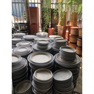 Dĩa men lót chậu cây