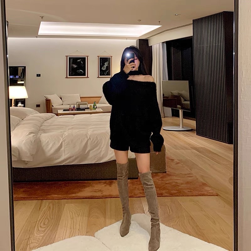 Áo len lông trễ vai đen -  trắng choker