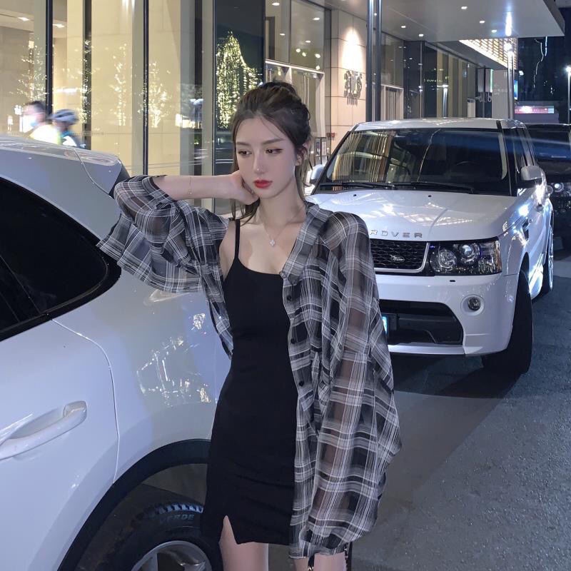 COZOK Bộ đầm hai dây thiết kế xẻ tà màu đen + áo khoác sơ mi kẻ sọc ca rô chống nắng quyến rũ thời trang