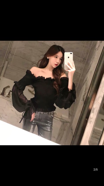 Croptop trễ vai nhún ngực