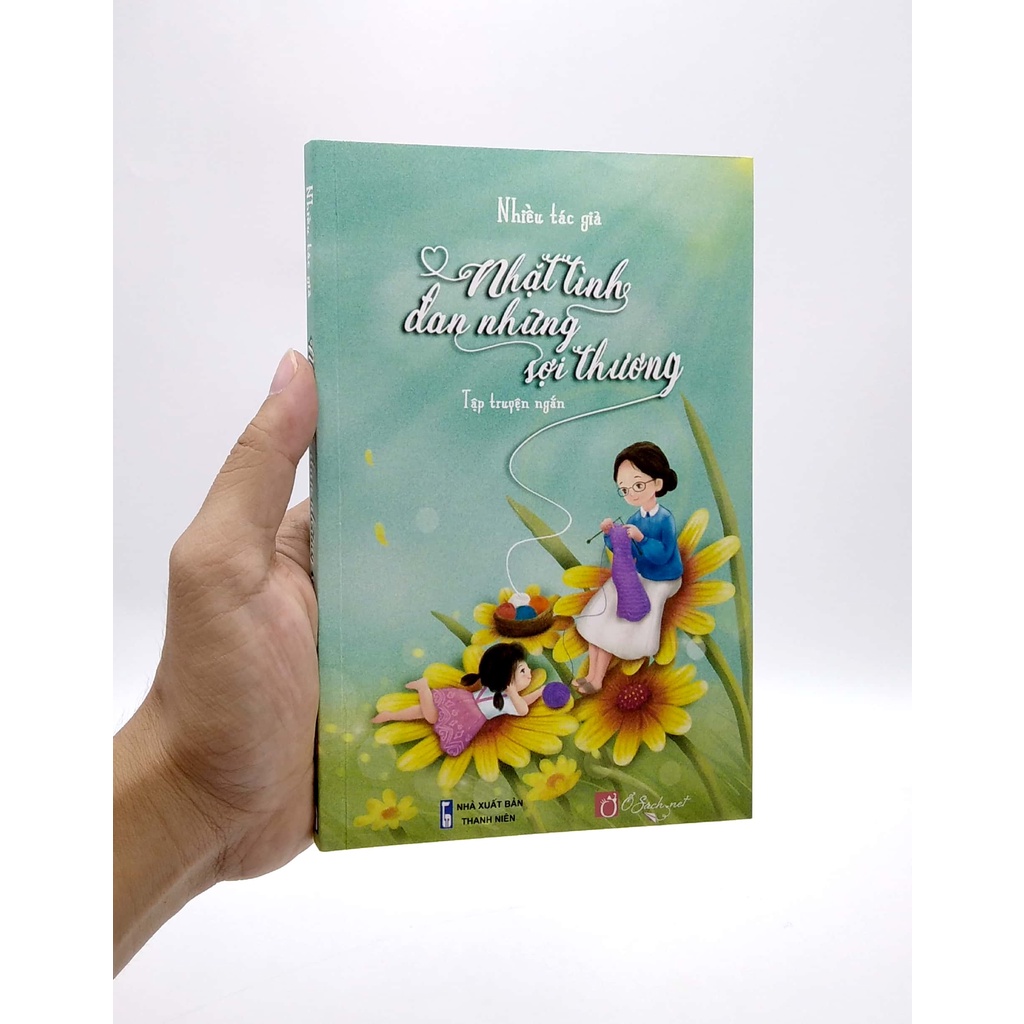 Sách Nhặt Tình Đan Những Sợi Thương (Tặng Kèm 13 Bộ Postcard  Minh Họa Cho 13 Tập Truyện Ngắn)