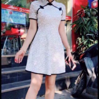 Đầm ren hai lớp cổ tàu