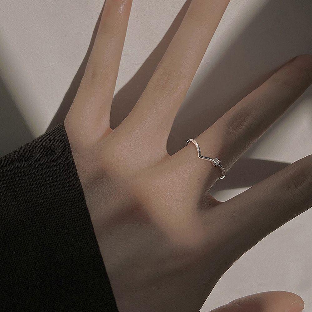 Nhẫn Hình Chữ V Thiết Kế Đơn Giản Ngọt Ngào Cho Nữ