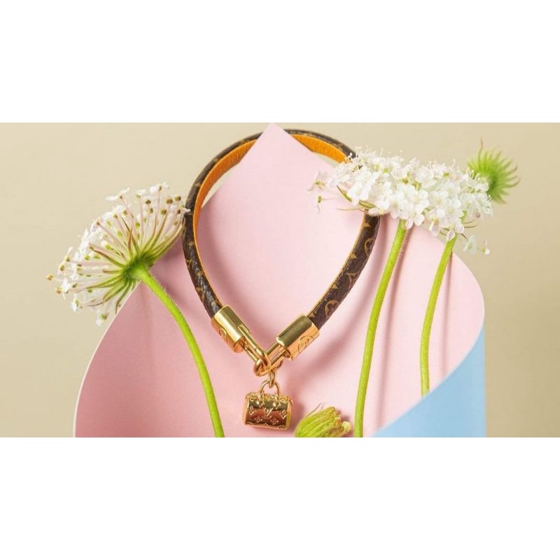 Vòng tay Louis Vuitton da canvas LV