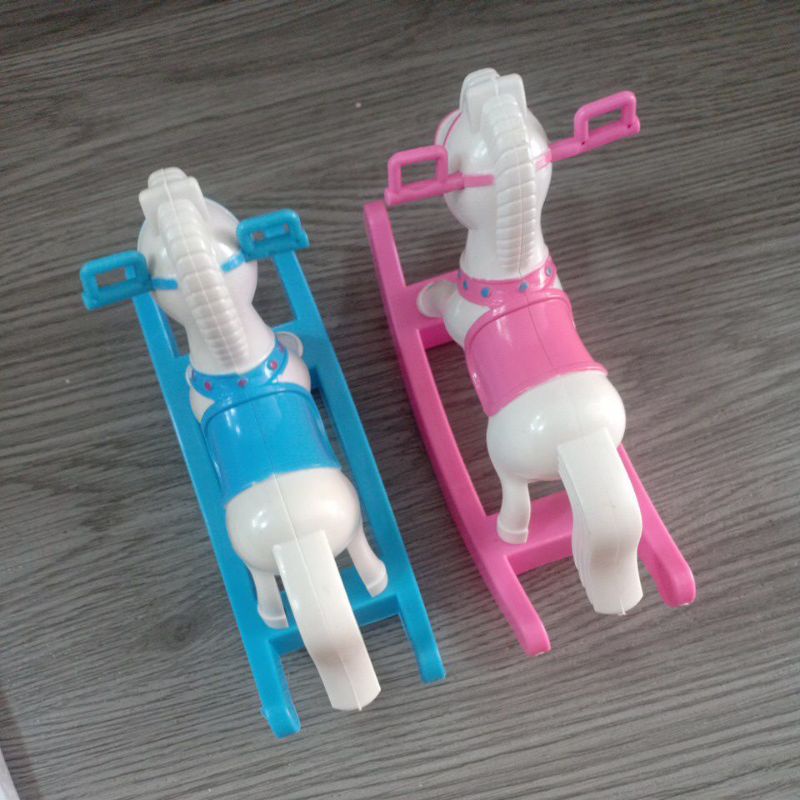 Ngựa bập bênh hai màu xanh,hồng đồ chơi cho búp bê 1/8
