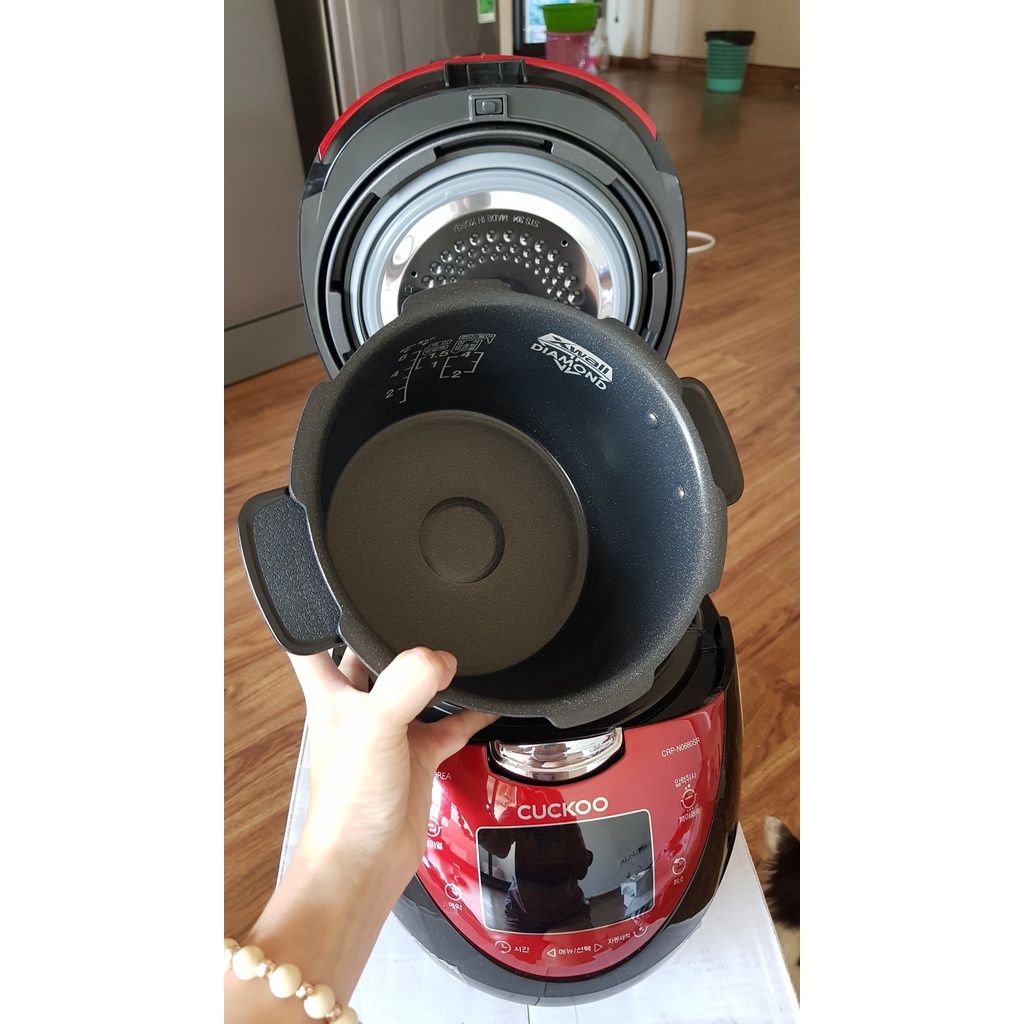 Nồi cơm áp suất điện tử Cuckoo CRP-N0680SR, hàng nội địa Hàn Quốc