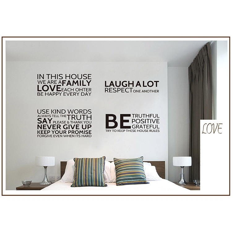 Decal dán tường phòng khách [CAO CẤP] Tiếng anh In this house ý nghĩa - DKN001