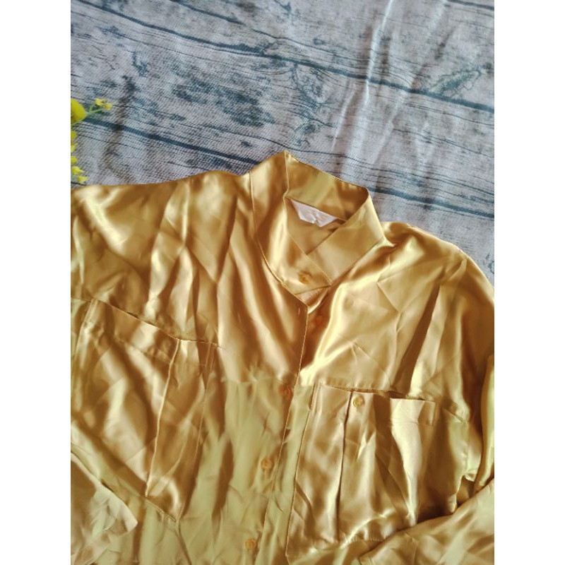 áo kiểu chất lụa màu vàng 60-80kg vừa