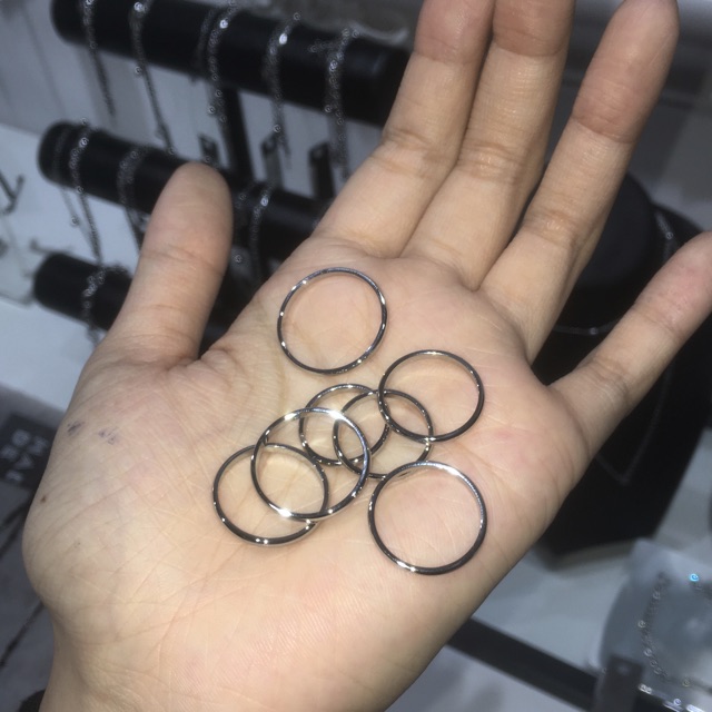 Nhẫn mỏng 2mm - titan không đen và không gỉ Madde