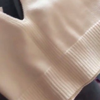 Áo croptop len màu kem cột dây