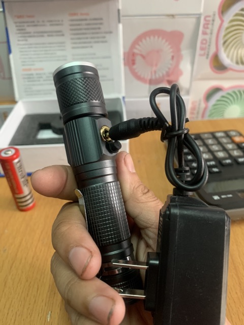 Đèn Pin Sạc Soi Tiền Giả + Siêu Sáng 516  Đèn Tia Cực Tím UV