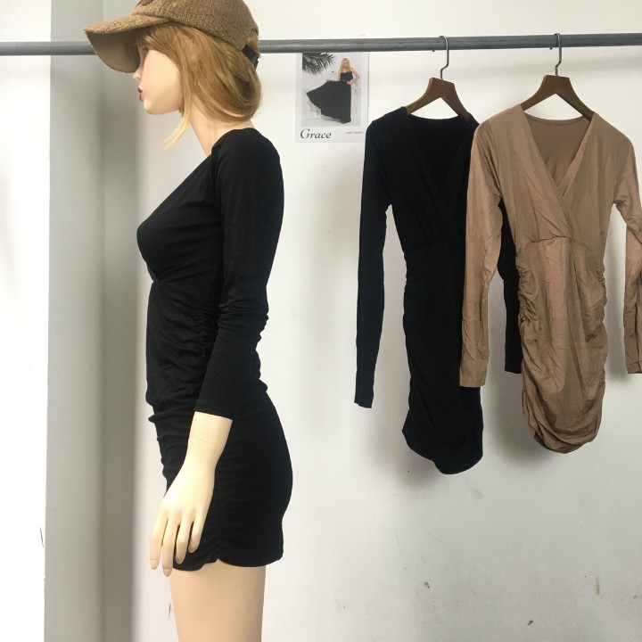 Đầm body tay dài cổ V vạt xéo nhún hông