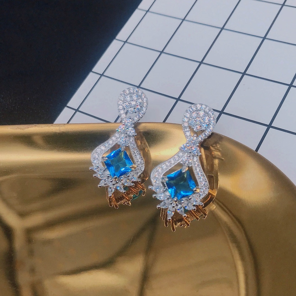 Bông tai hình vuông đính đá sang trọng