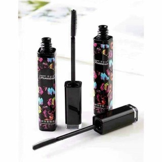 Mascara chải tóc con vào nếp