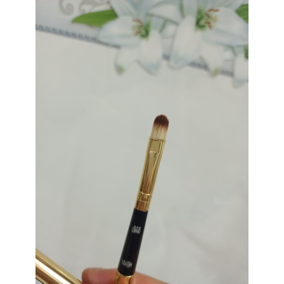 Cọ tán phấn mắt dùng cho trang điểm