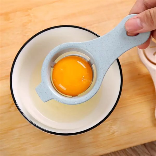 Dụng cụ tách lòng trắng trứng bằng nhựa màu trắng