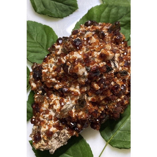 Đá garnet cộng sinh smocky