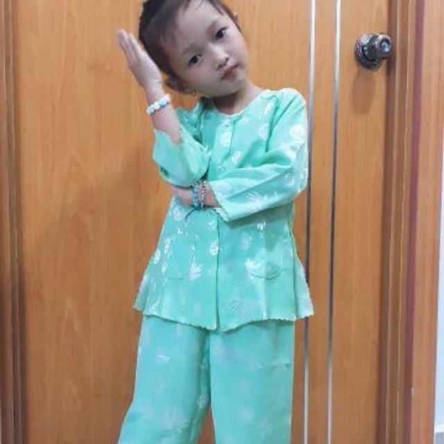 Bộ Bà Ba Cho Bé Gái Vải Gấm Lá Tre Phước Thịnh