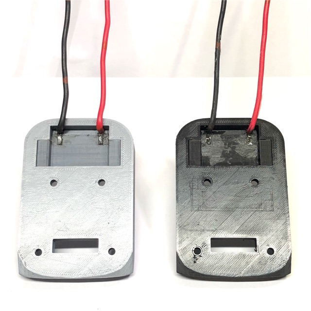 Chân đế pin Dewalt đã có tiếp điểm.