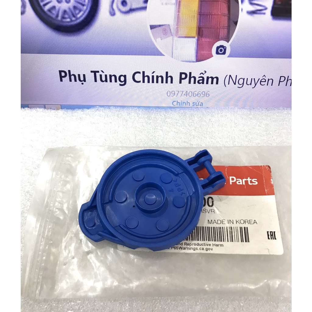 Nắp bình nước rửa kính KIA CARNIVAL  2005 - 2008/ K2700/ SORENTO / SANTAFE -  MÃ PT  986233E000