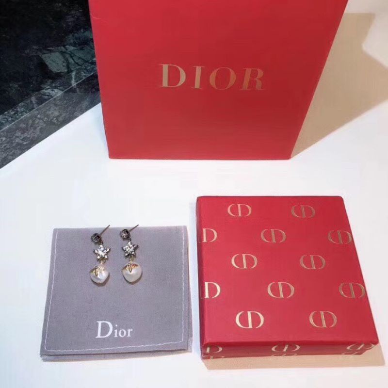 Bông Tai Dior Đính Đá Và Ngọc Trai Sang Trọng Cho Nữ