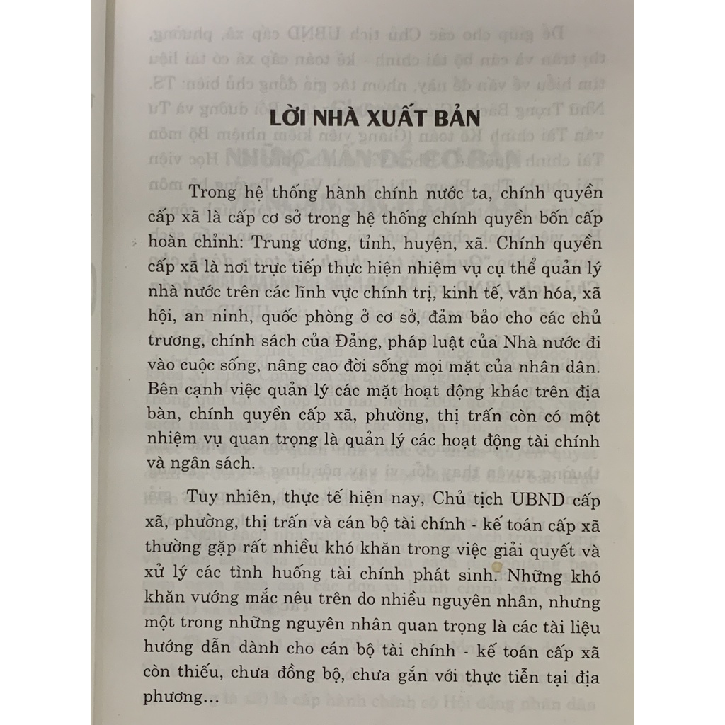Sách - Quản Lý Tài Chính, Kế Toán Dành Cho Chủ Tịch UBND Xã Và Cán Bộ Tài Chính Kế Toán Cấp Xã