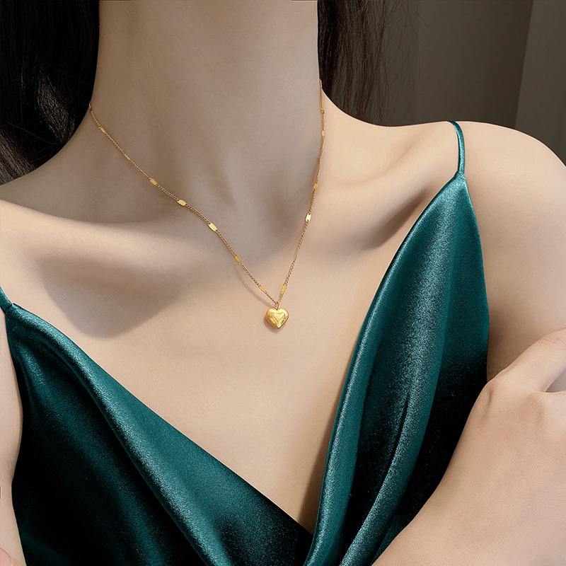 Dây chuyền trái tim sáng bóng mặt trái tim khắc chữ Love dây mềm mại thoải mái chất liệu titan
