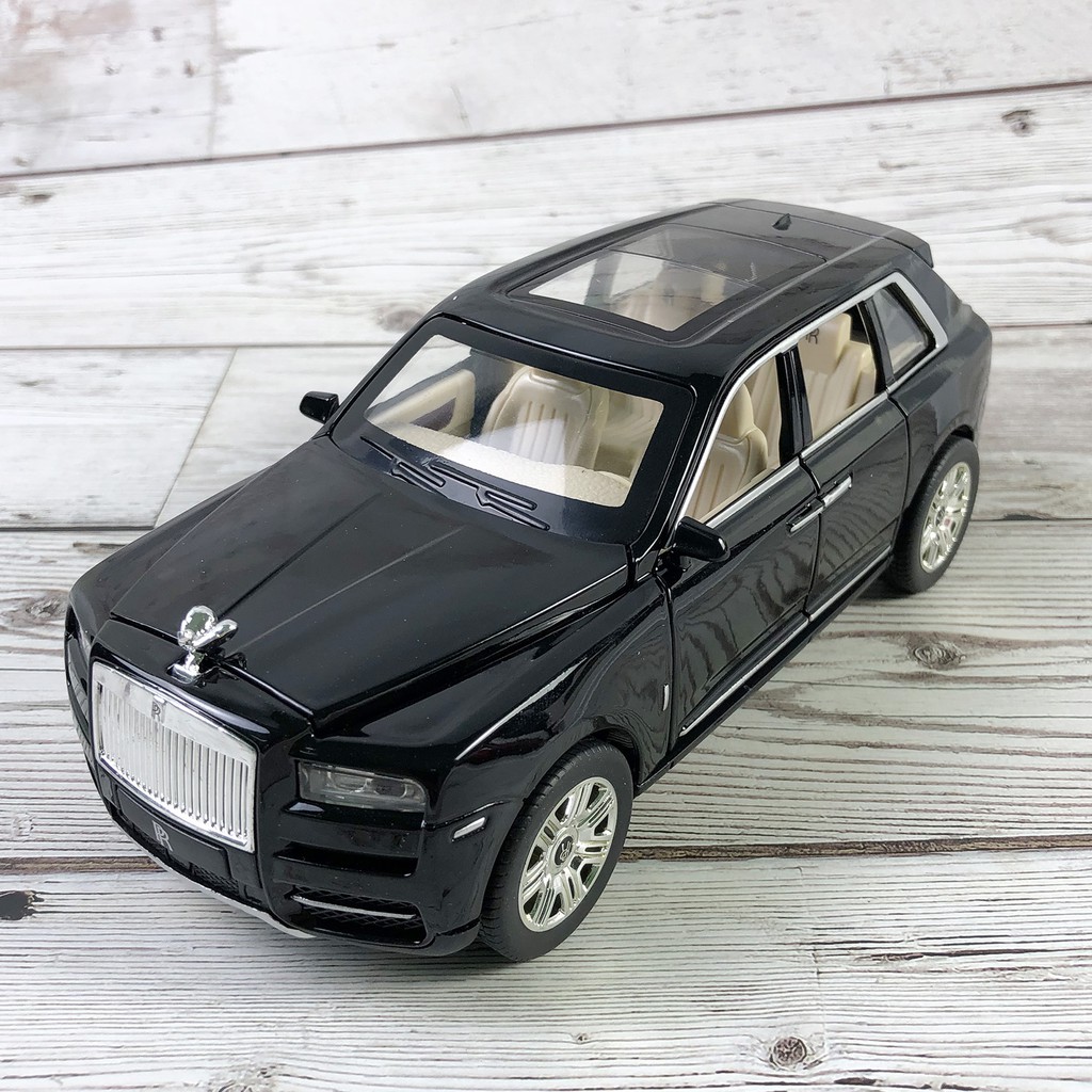 Xe mô hình tỉ lệ 1:24 Rolls Royce Cullinan hợp kim cao cấp, tinh xảo như xe thật