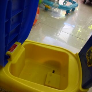 Xe minion ngồi trượt cho bé