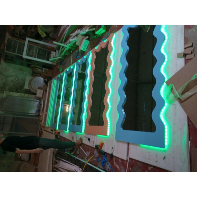 Gương lượn sóng đèn led triệu màu điều khiển từ xa, kt 180x80 GƯƠNG SIÊU NỊNH