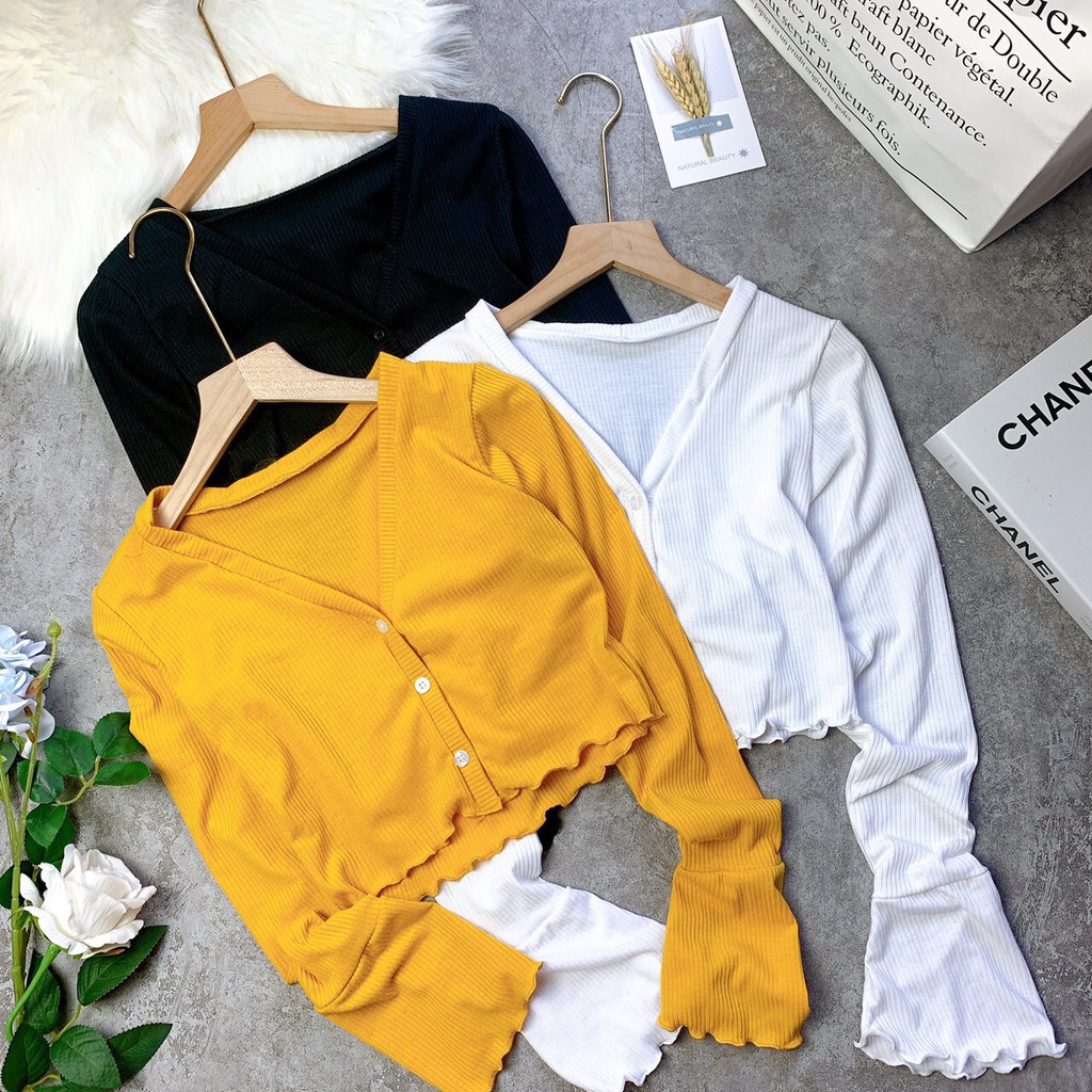 áo croptop tay dài cổ v phối nút tay loe xinh