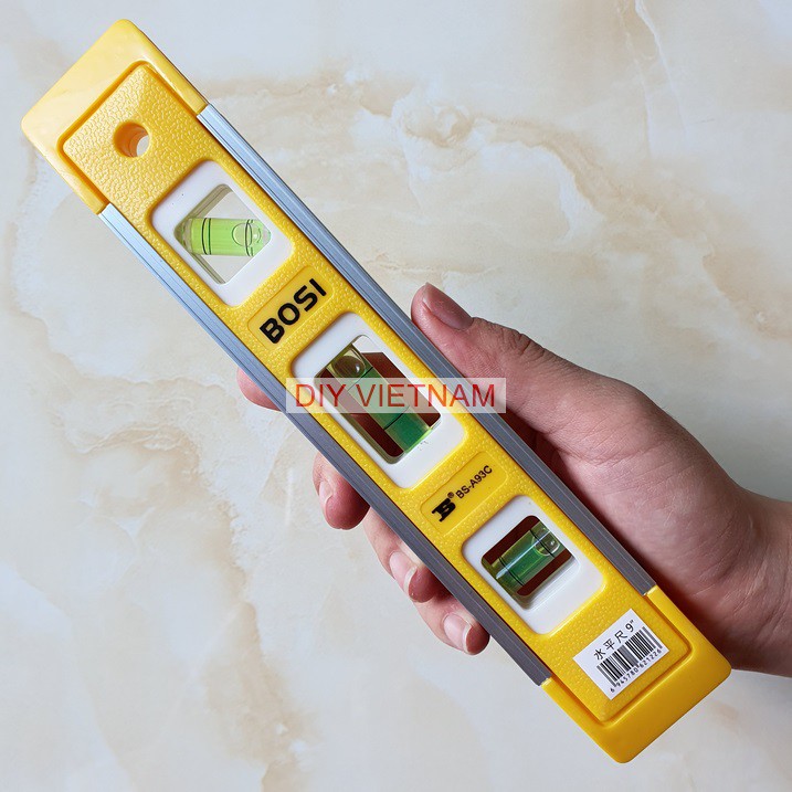 Thước thủy livo hãng Bosi có nam châm chiều dài 20cm để đo góc nghiêng, điều chỉnh độ cân bằng của mặt phẳng