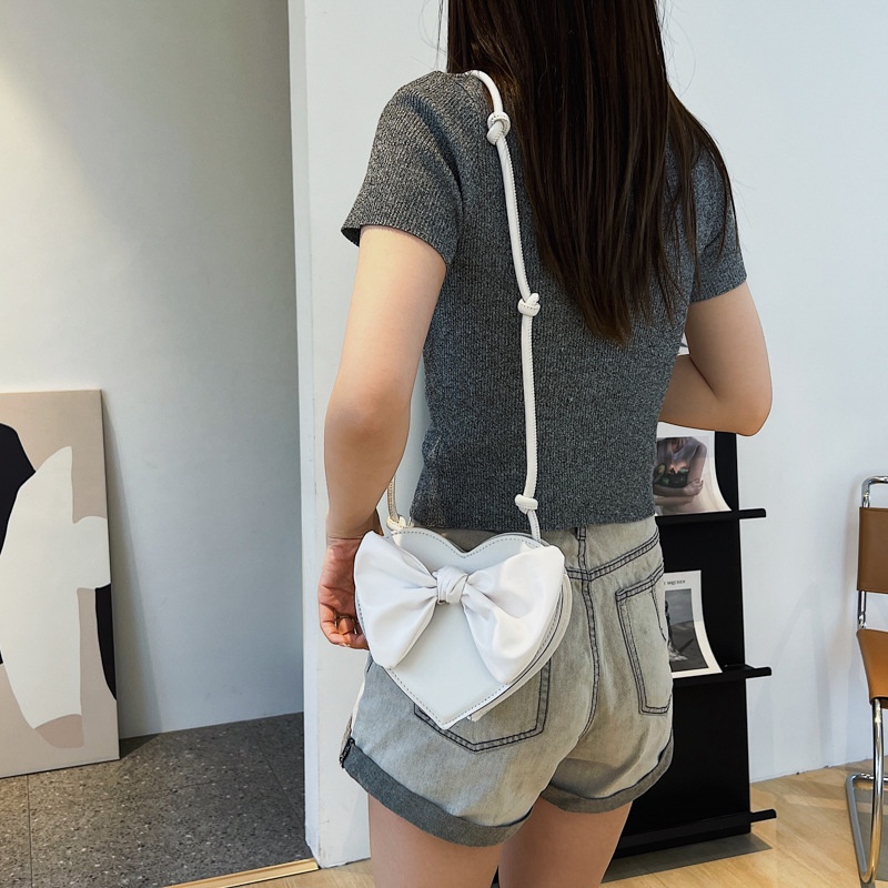 Túi đeo chéo vai IELGY đính nơ hình trái tim cá tính dành cho nữ