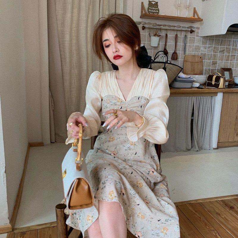 Đầm tay dài cổ chữ V in họa tiết hoa phong cách Pháp