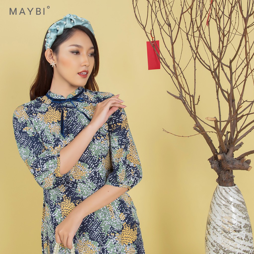 Áo dài Maybi hoạ tiết nền xanh phối nơ cổ