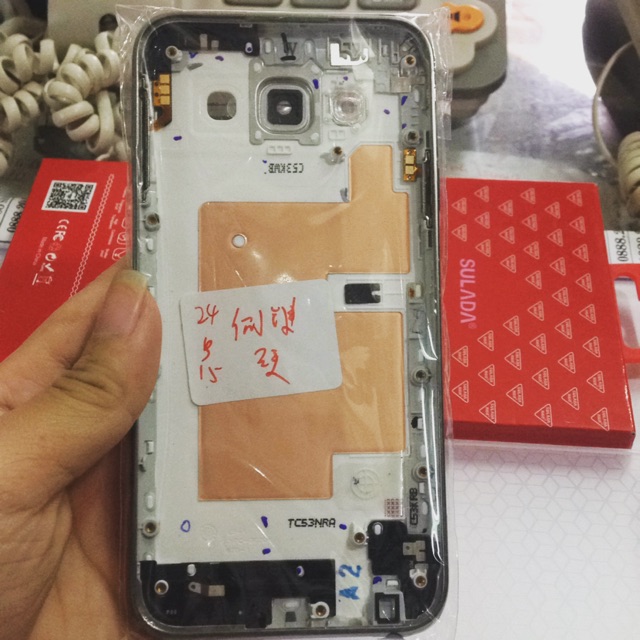 Vỏ samsung E5 vỏ bộ đen(hơi xước xíu ở vành benzen)
