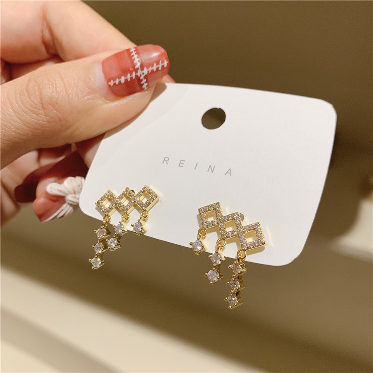 Bông Tai Ba Hàng Hình Vuông Đính Kim Cương Lấp Lánh Thời Trang Hàn Quốc Cá Tính Dành Cho Bạn Nữ