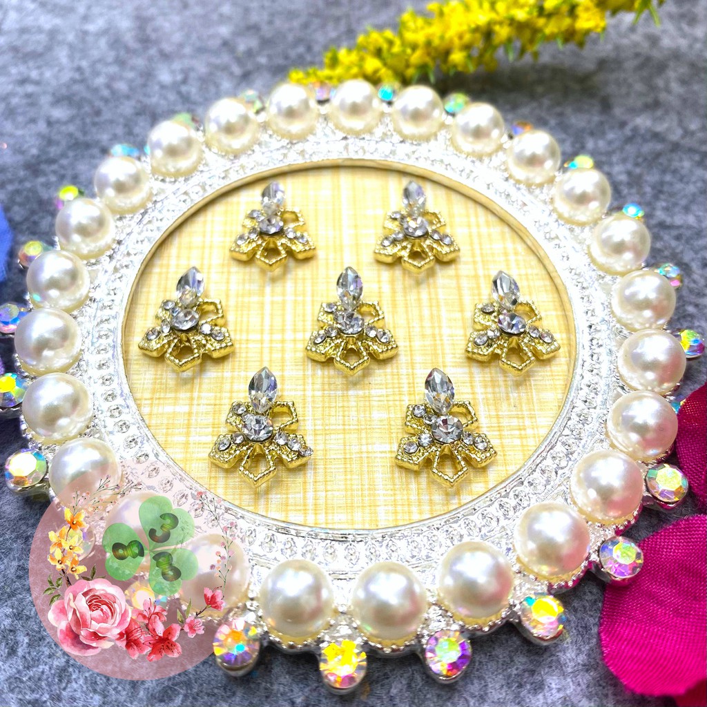 Mã CR071 . Charm kim loại đính đá trang trí móng siêu xinh.