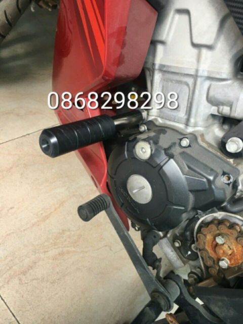 Chống đổ giữa xe winner