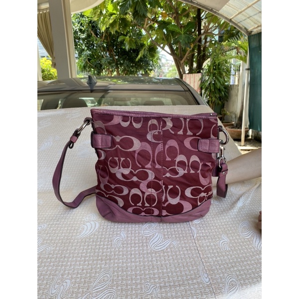 Túi chuẩn si. Túi qua sử dụng. Khách vui lòng xem hình nếu muốn biết thêm thông tin sản phẩm mời khách vô chat . Thanks.