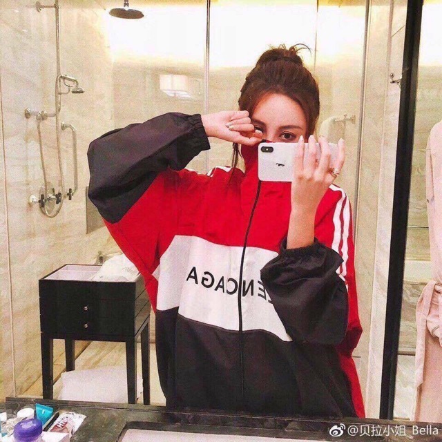 ÁO KHOÁC GIÓ CHẠY VIỀN TAY IN CHỮ