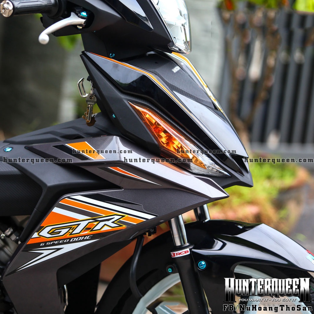 Tem rời cao cấp dán xe Winner GTR màu xám đậm. Phối decal cam trắng. Chất liệu ngoại nhập. Kích thước chuẩn