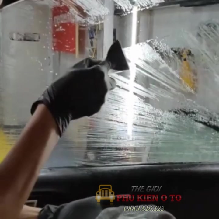 Dung dịch tẩy keo dán Film cách nhiệt cũ cho xe ô tô - dung tích 500ml - kèm vòi xịt và gạt nhựa | BigBuy360 - bigbuy360.vn