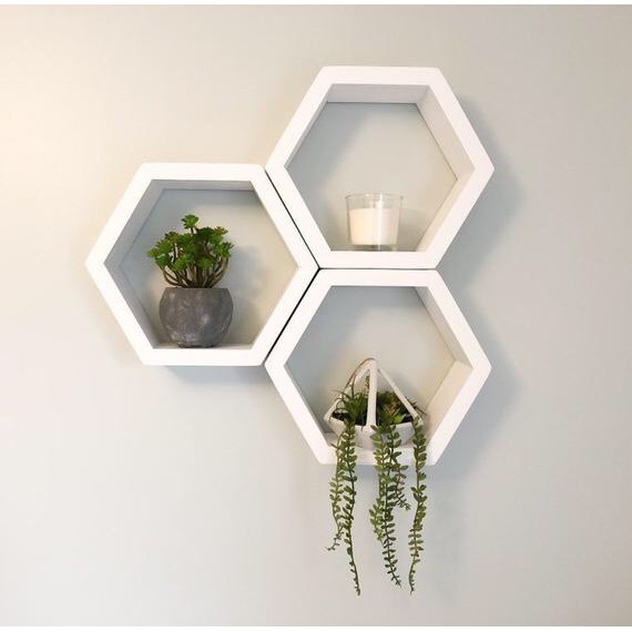 Bộ 3 kệ trang trí treo tường tổ ong hình lục giác bằng gỗ tự nhiên cao cấp.
